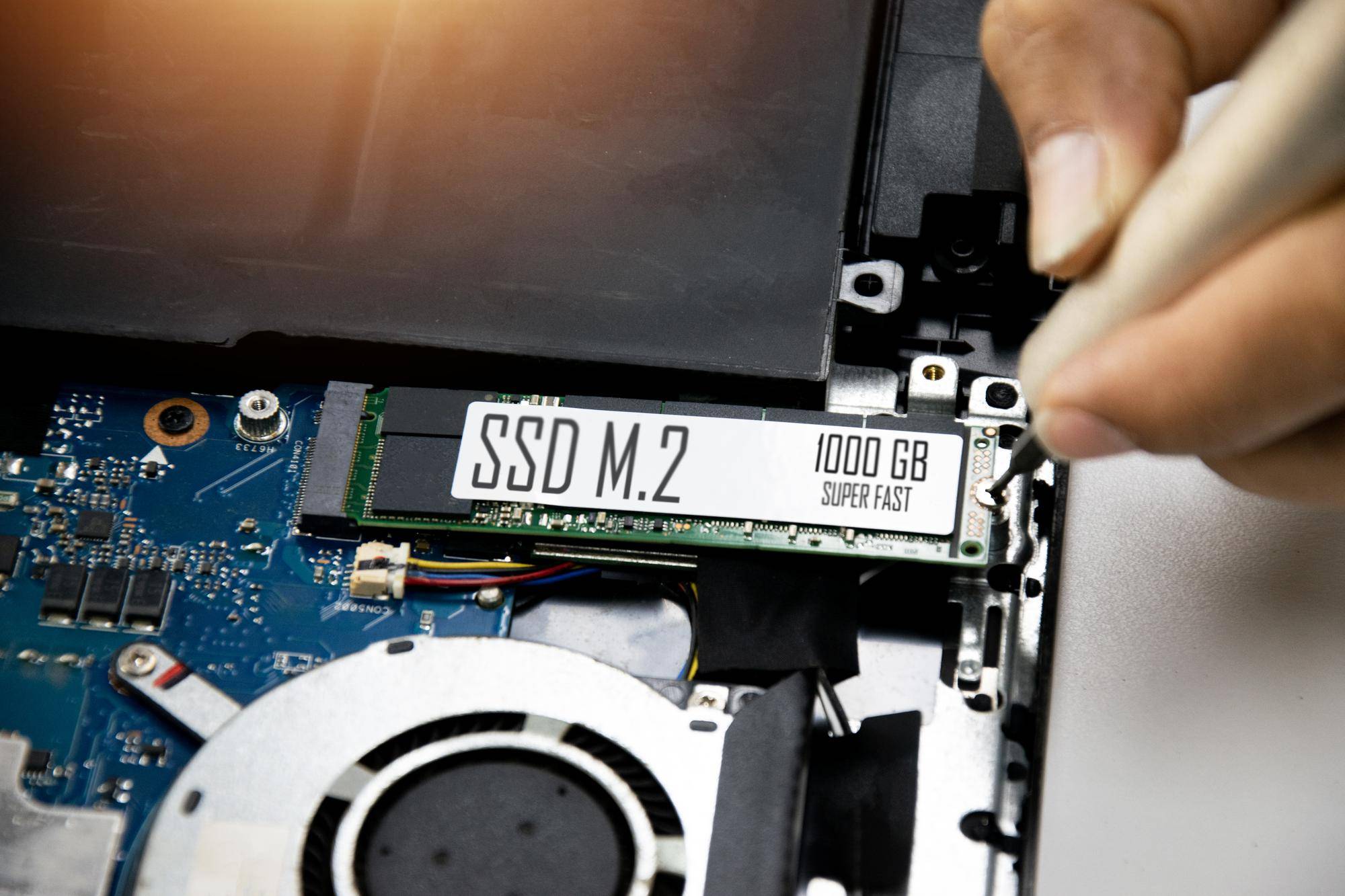 Jak wymienić dysk HDD na SSD w laptopie?