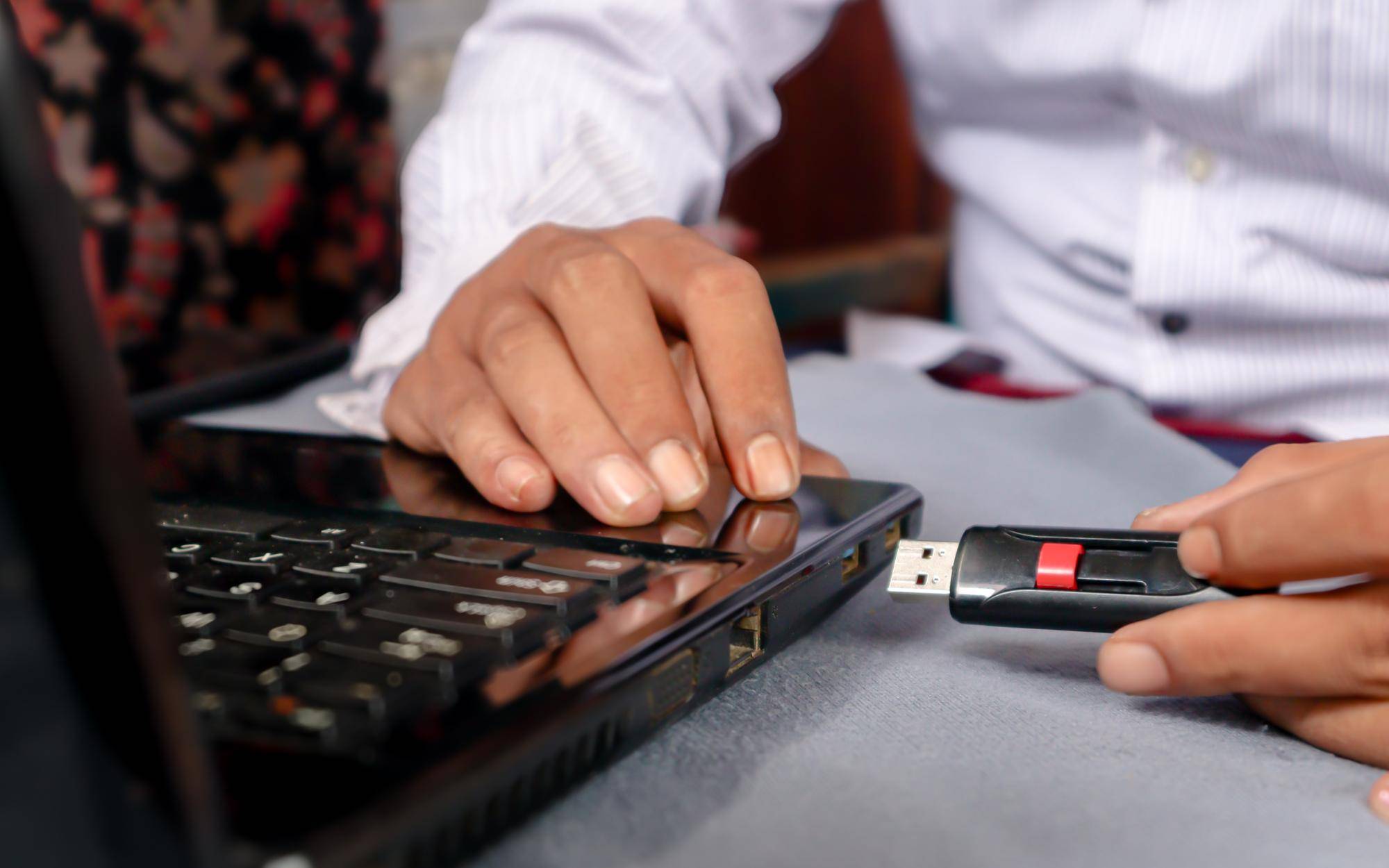 Jak odblokować pendrive tylko do odczytu na swoim komputerze?